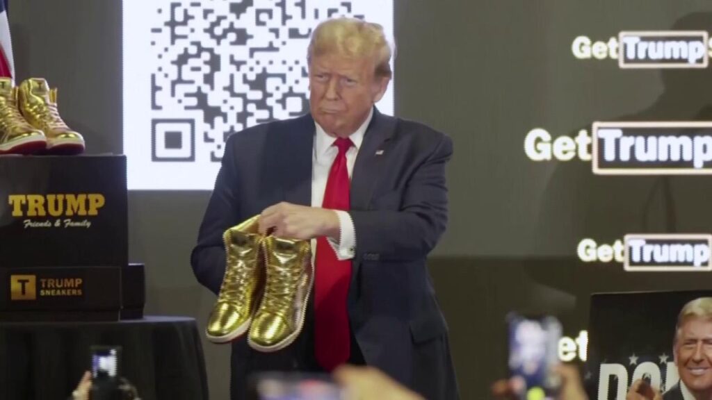 sneakers dorate Trump