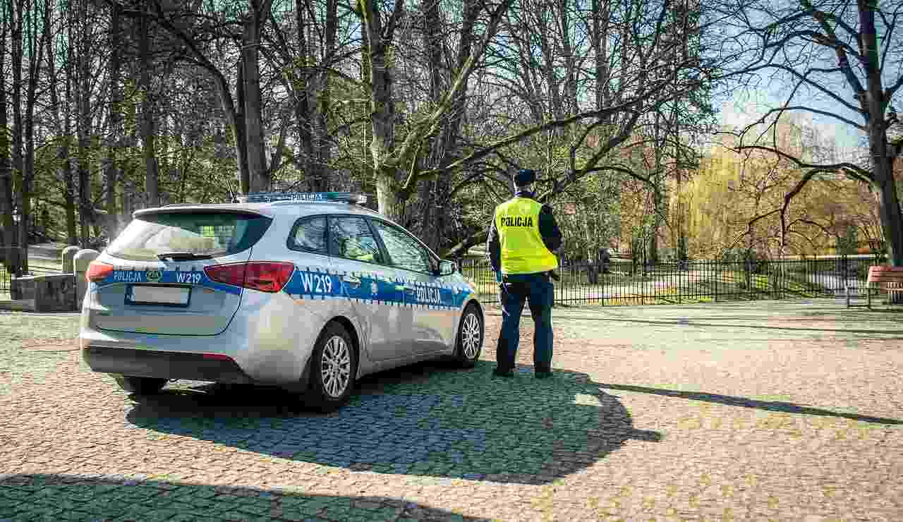 Posto di blocco, da oggi controllano anche il serbatoio | Se è messo così sei nei guai: perdi l’auto e anche la casa