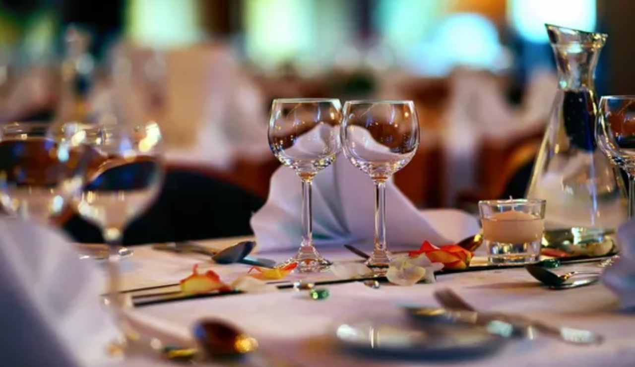 È il ristorante più costoso d’Italia: con i soldi di una cena ci fai la spesa per 2 mesi | Lusso pazzesco e piatti da sogno