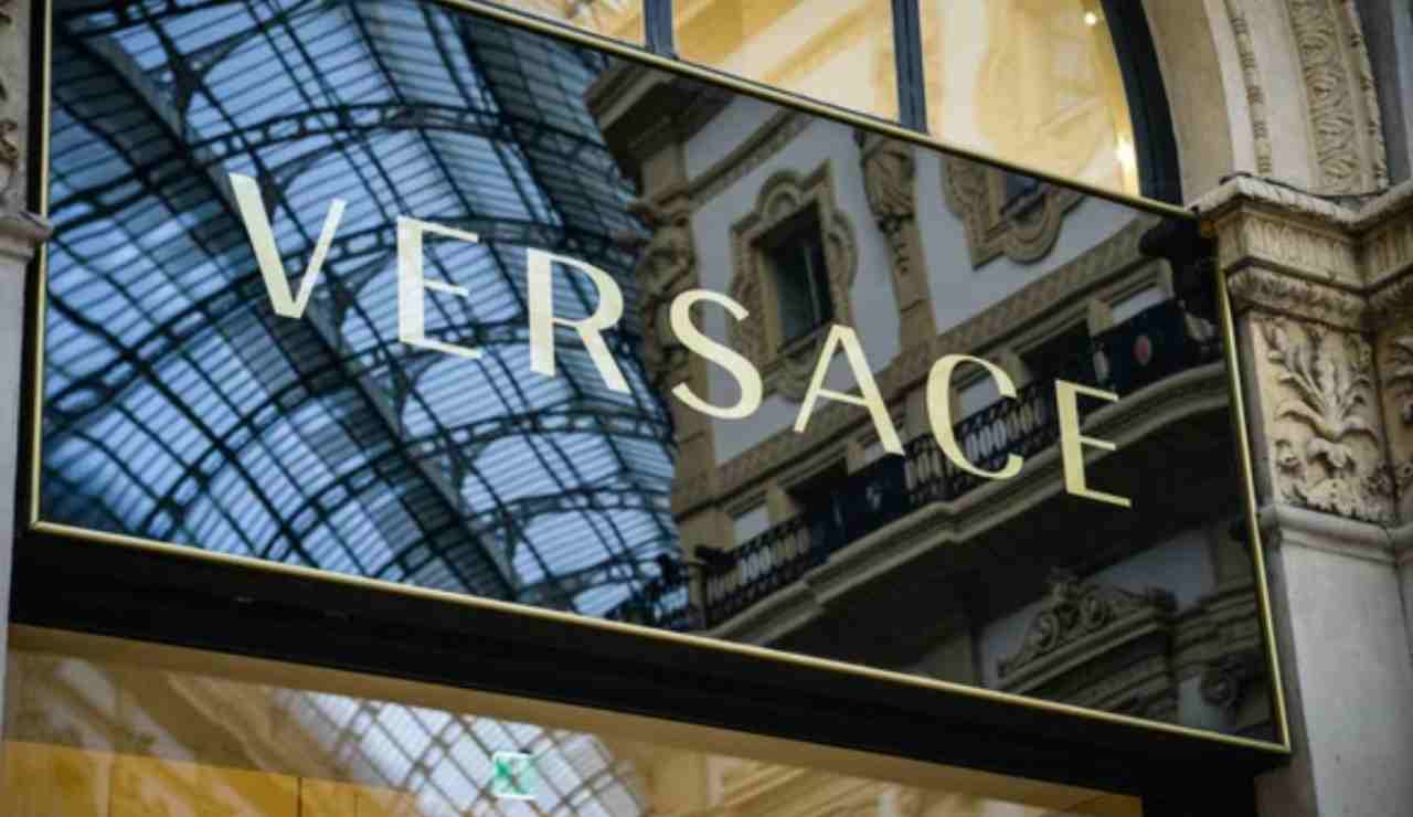 Prada pronta a comprare Versace: accordo da 1,5 miliardi in arrivo?